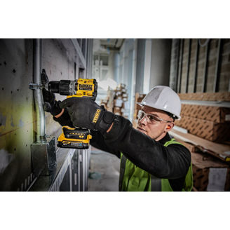 Mynd af DEWALT 18V XR Kolalaus borvél m.höggi - 2 X Powerstack Rafhlöður
