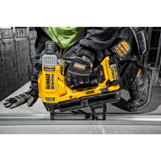 Mynd af DEWALT 18 XR Naglabyssa fyrir steypu og stál - 2 X 5.0 Ah Rafhlöður