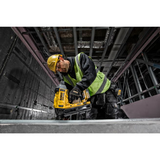 Mynd af DEWALT 18 XR Naglabyssa fyrir steypu og stál - 2 X 5.0 Ah Rafhlöður