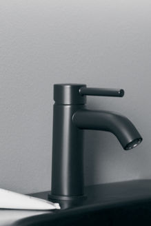Mynd af Ideal Standard CERALINE handlaugatæki með botnventli Svart matt