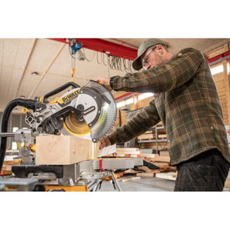 Mynd af DEWALT Geirungssög 18V 305mm Stök vél 